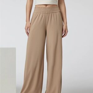 Vuori NWOT Villa Wideleg Pant